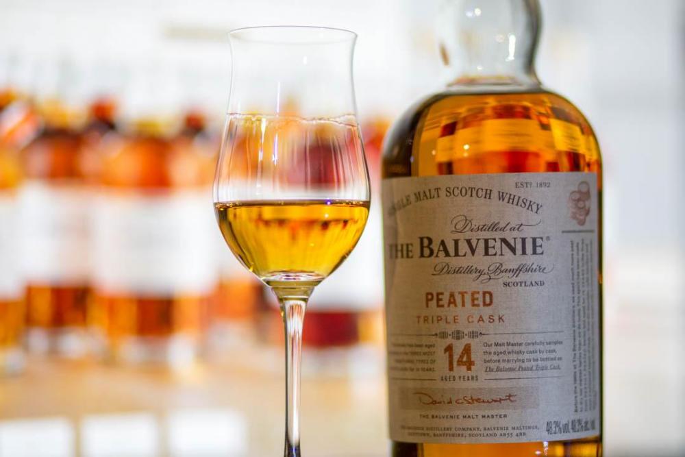 Алкогольный напиток 6 букв. Balvenie этикетка. Balvenie logo.